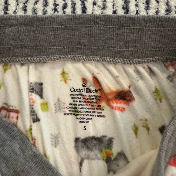 Cuddl Duds Women’s Gray and Pink Animal Print Top with matching pj pants - Picture 5 of 6